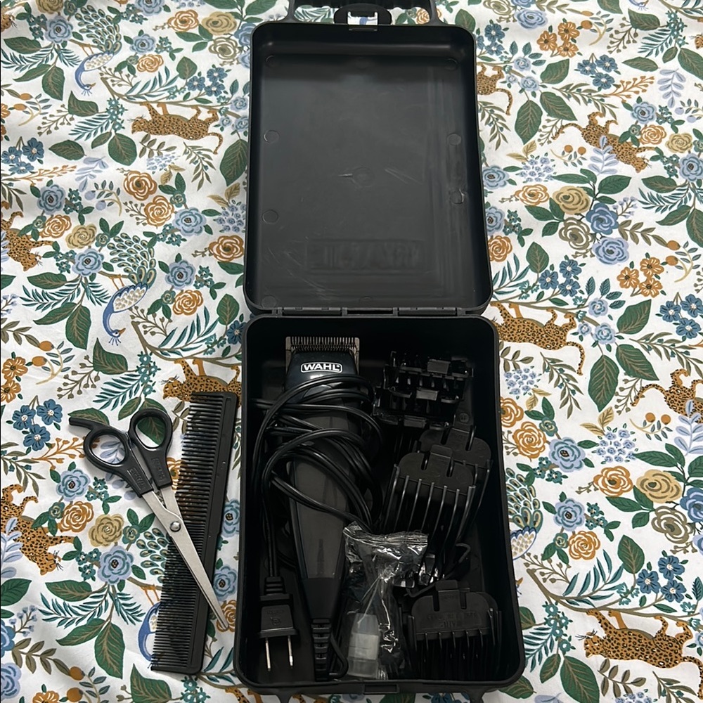 Wahl Corded Hair Clipper Kit in 
 Black Portable Case